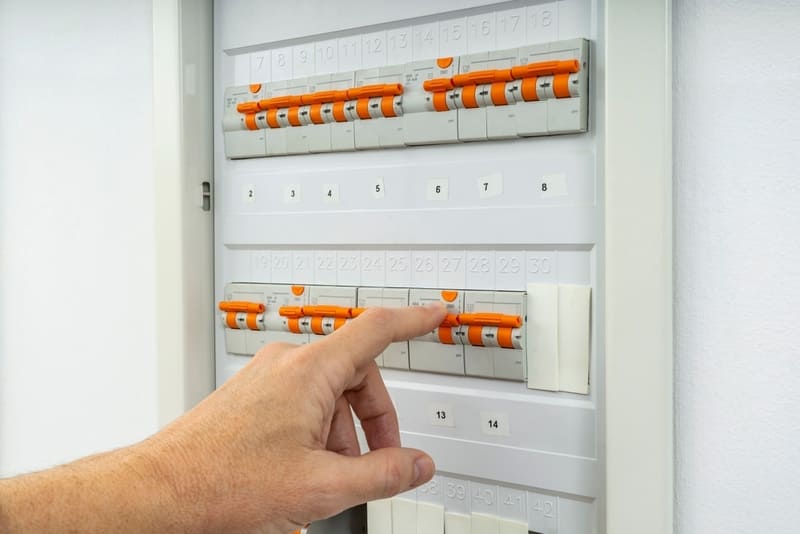 Aptomat đôi khi nhảy: hướng dẫn sửa lỗi Bộ ngắt mạch bị hỏng