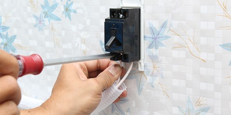 Cách chọn và lắp đặt cầu dao máy nước nóng Sử dụng máy sưởi không khí nóng