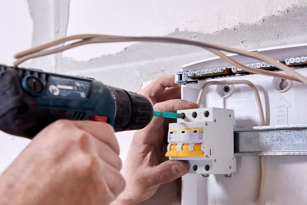 Bảng lựa chọn thích ứng ba pha theo công suất thực tế tiêu chuẩn Chọn máy cắt ba pha