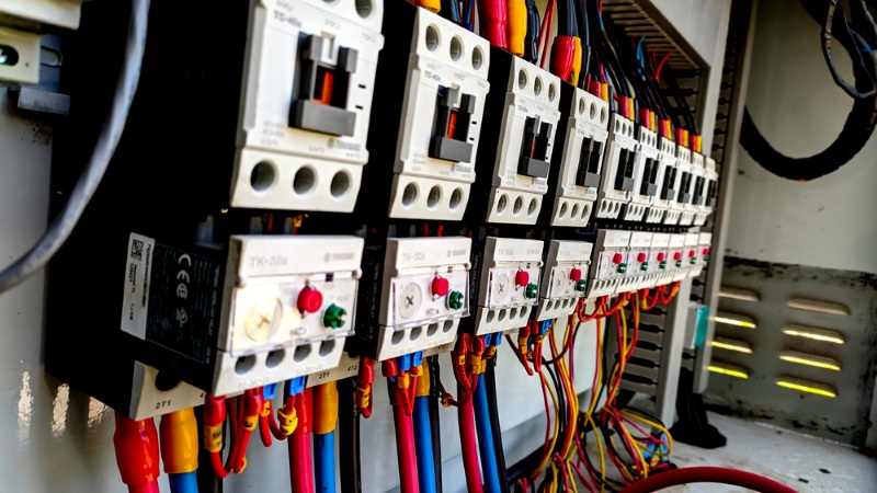 Công tắc tơ ba pha là gì?