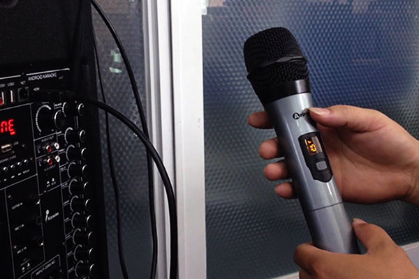 Cách kết nối micro không dây với loa Bluetooth đơn giản và hiệu quả