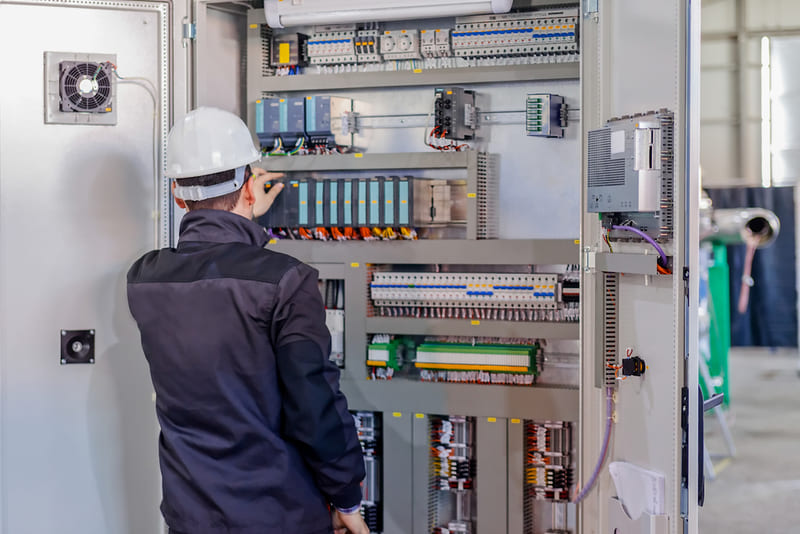 Tủ điện trung thế là gì? Cấu trúc và phân loại chung Nguồn trung tâm 2 là gì
