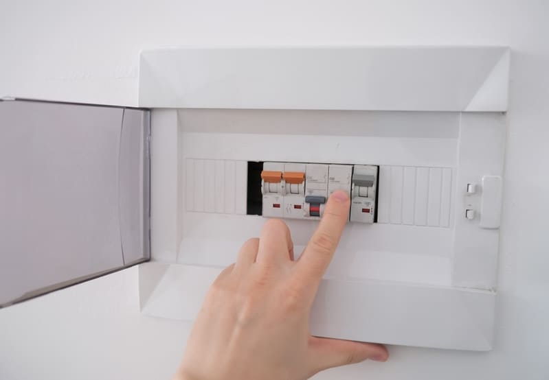 Aptomat không lên nguồn nhưng mất nguồn: Hướng dẫn xử lý aptomat-không-đáp ứng-nhưng-mat-dien