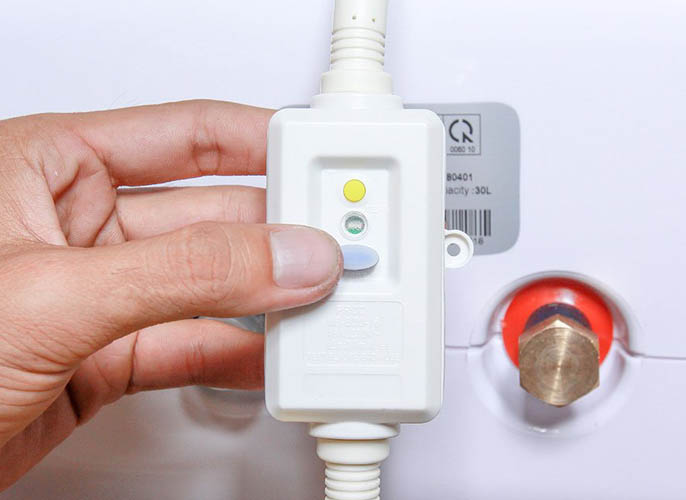 Máy nước nóng nóng: 7 nguyên nhân và giải pháp Máy nước nóng Aptomat