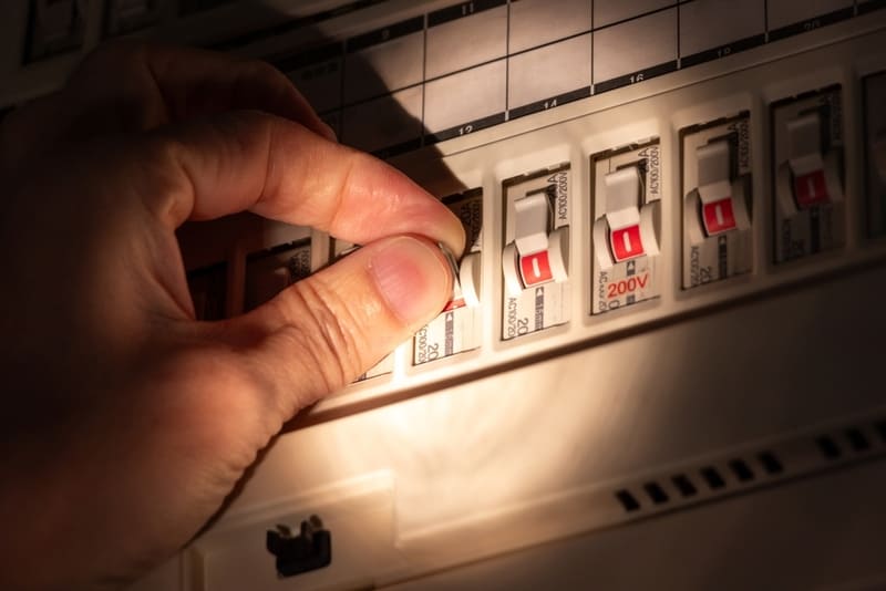 Cách xử lý nhanh khi adapter nhảy vào ban đêm aptomat-return-ve-dem