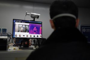 Dùng hệ thống đo thân nhiệt bằng AI truy tìm người nghi nhiễm nCoV