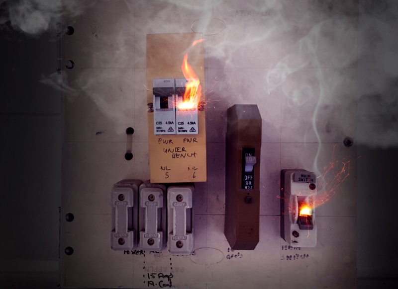 Hướng dẫn cách thay aptomat tại nhà an toàn và hiệu quả Cách thay cầu dao đúng cách