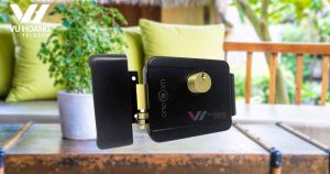 khoa-chot-cua-dien-tu-OneCam