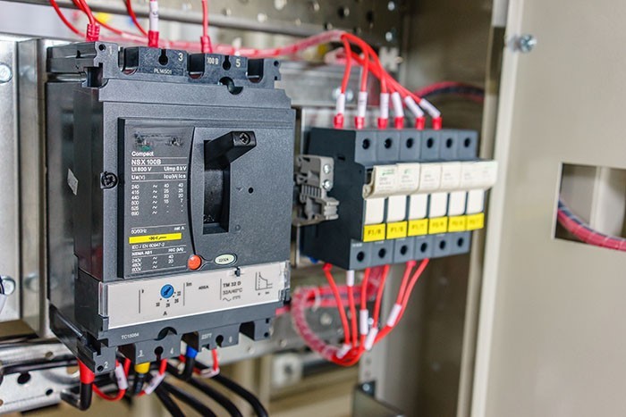 Bộ ngắt mạch vỏ đúc là gì? Đặc điểm và ứng dụng của máy cắt khối mcb là gì?