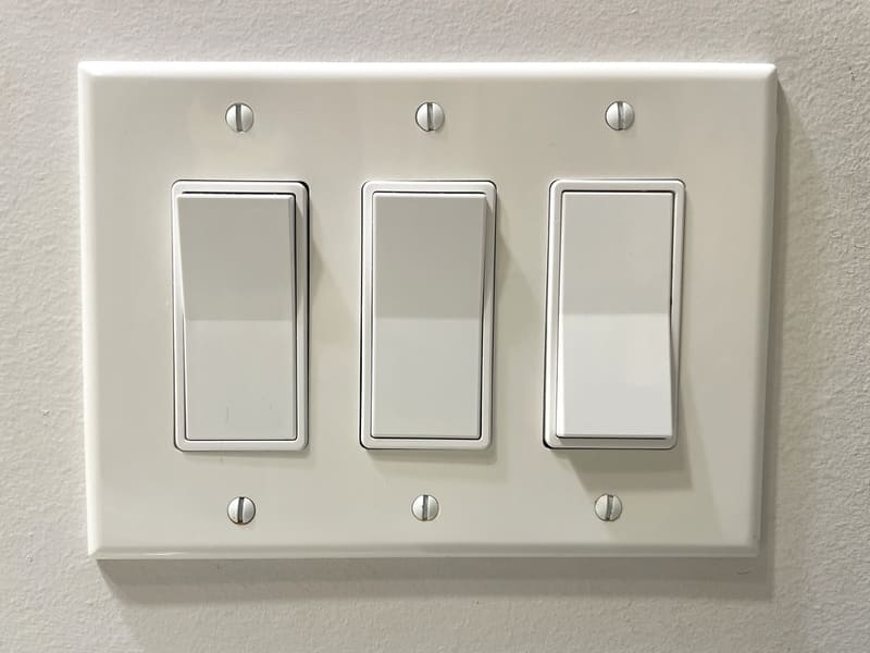 So sánh toàn diện các bộ ngắt mạch và công tắc Kantak Deen Raj